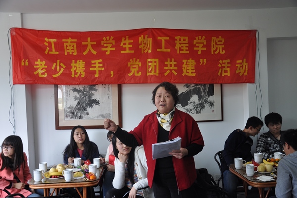 【党团活动】风吹芳菲满园香  党团共建春起航——记我院酿酒1402班与青山湾第四党支部共建活动纪实