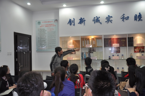 【学生活动】为青春，不止步——与诸葛健老师的一次思想交流
