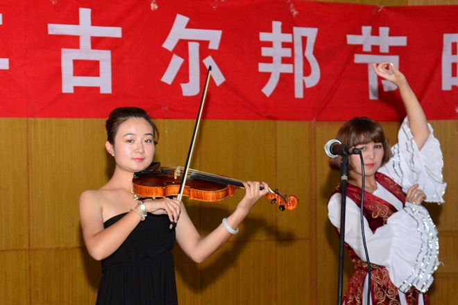 【民族团结】古尔邦节上的小提琴手