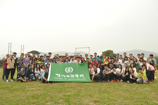 【学生活动】素质拓展训练：为学生会成员之前行助力