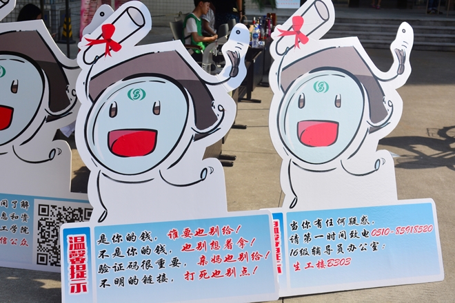 【新新向荣】校长亲临迎新现场，新生纷纷求合影