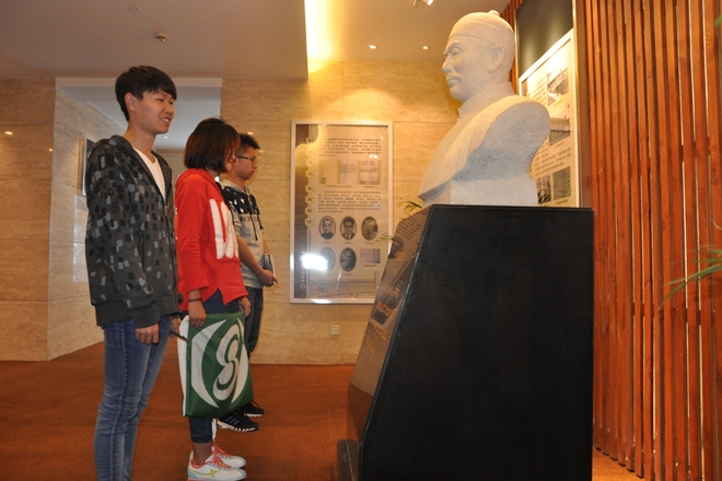 生物工程学院举行荣毅仁诞辰100周年纪念活动