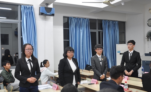 【学生活动】2015届新生辩论赛决赛正式打响