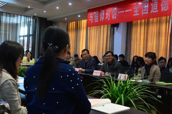 【学生活动】与信仰对话——我校举行全国道德模范洪战辉座谈会
